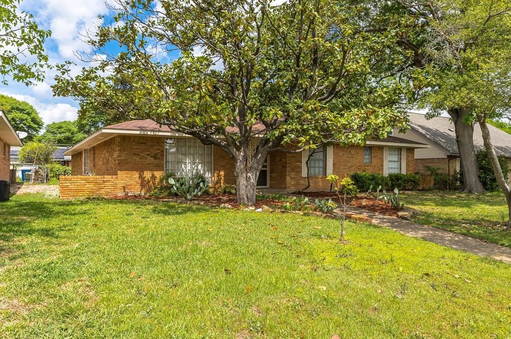 2037 Cedar Valley Ln, Dallas, TX 75232