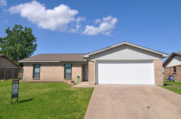 1113 N Knowles Dr, Fort Worth, TX 76179