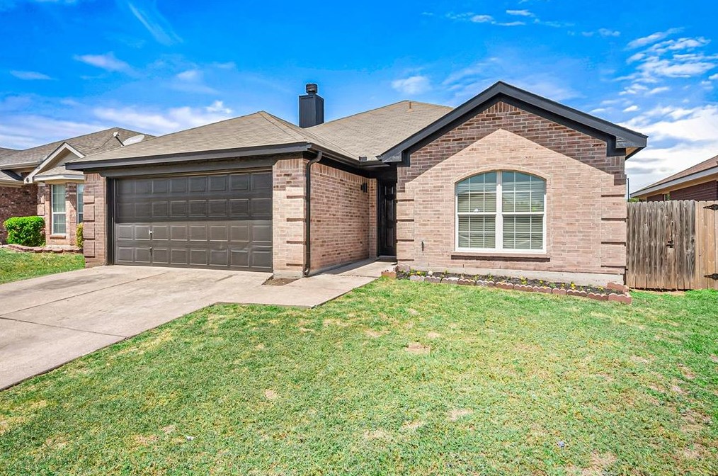 5004 Button Willow Dr, Fort Worth, TX 76123