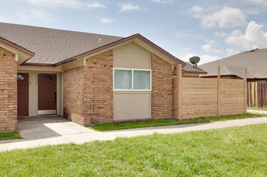 716 E Pecan St, Hurst, TX 76053