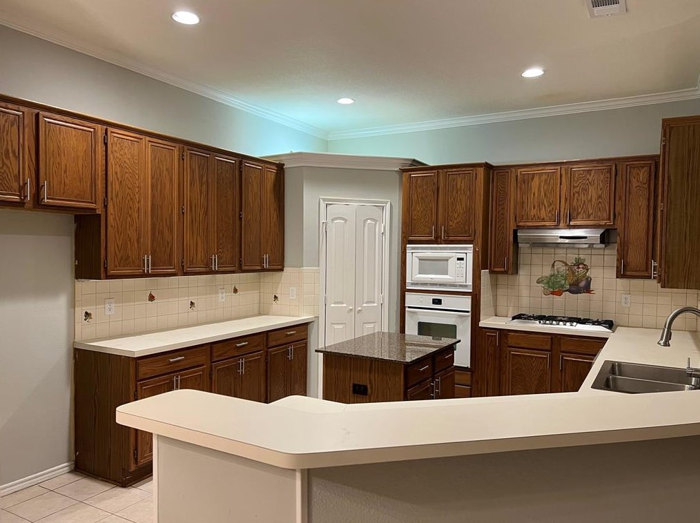 829 Ash Grove Ln, Desoto, TX 75115
