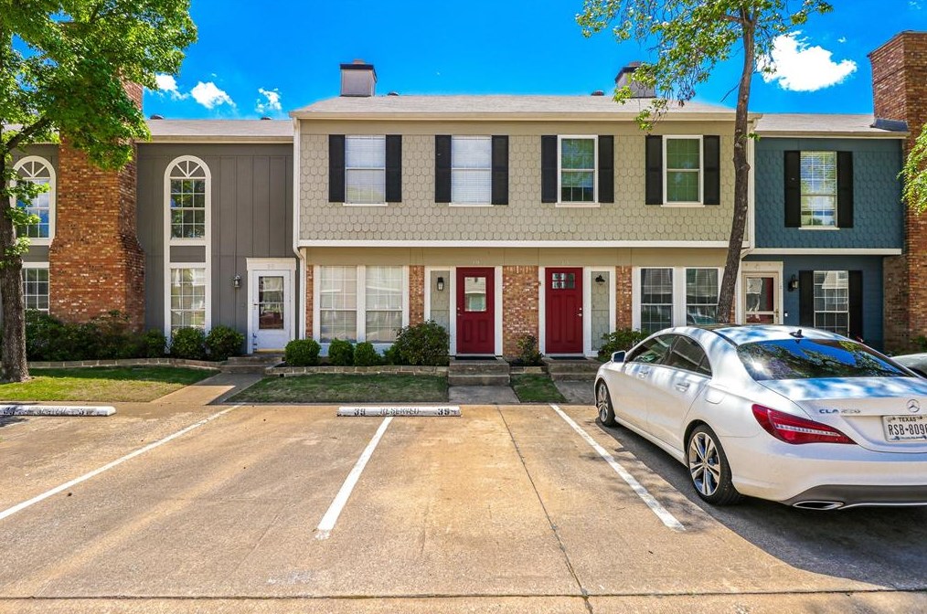 39 Abbey Rd, Euless, TX 76039