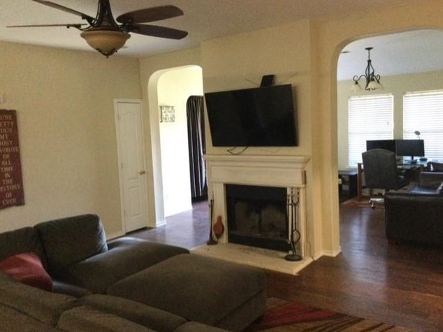 633 Mallard Dr, Fort Worth, TX 76131