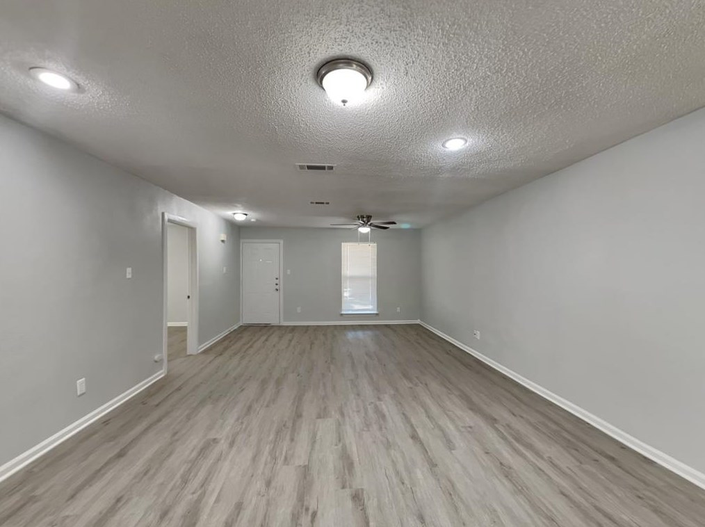 140 Nw Suzanne Ter, Burleson, TX 76028