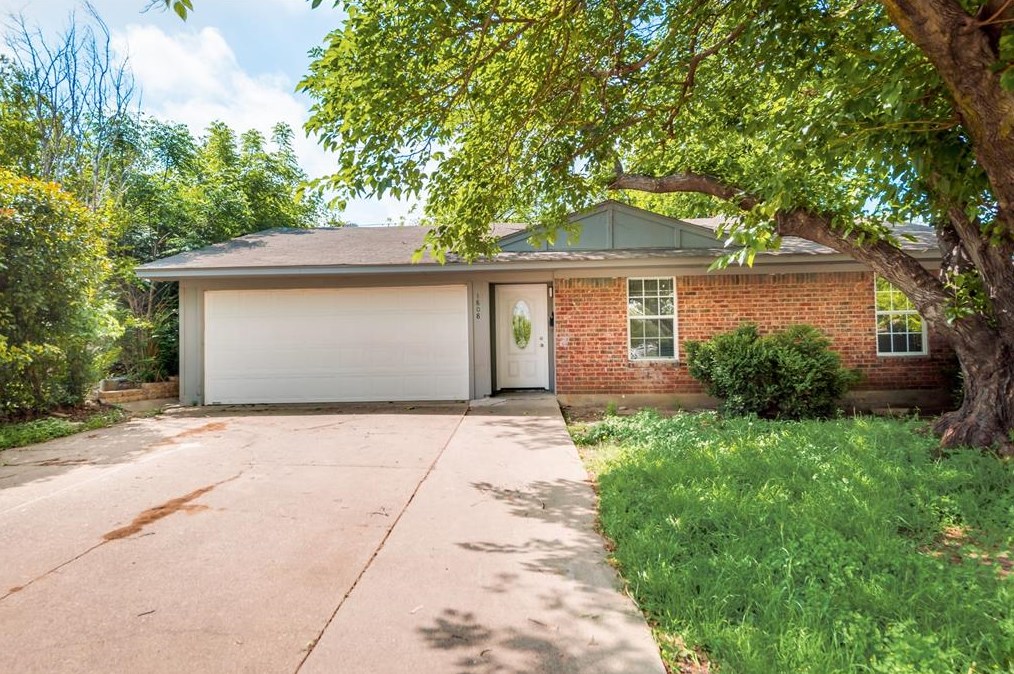 1808 Moonbeam Ln, Carrollton, TX 75006