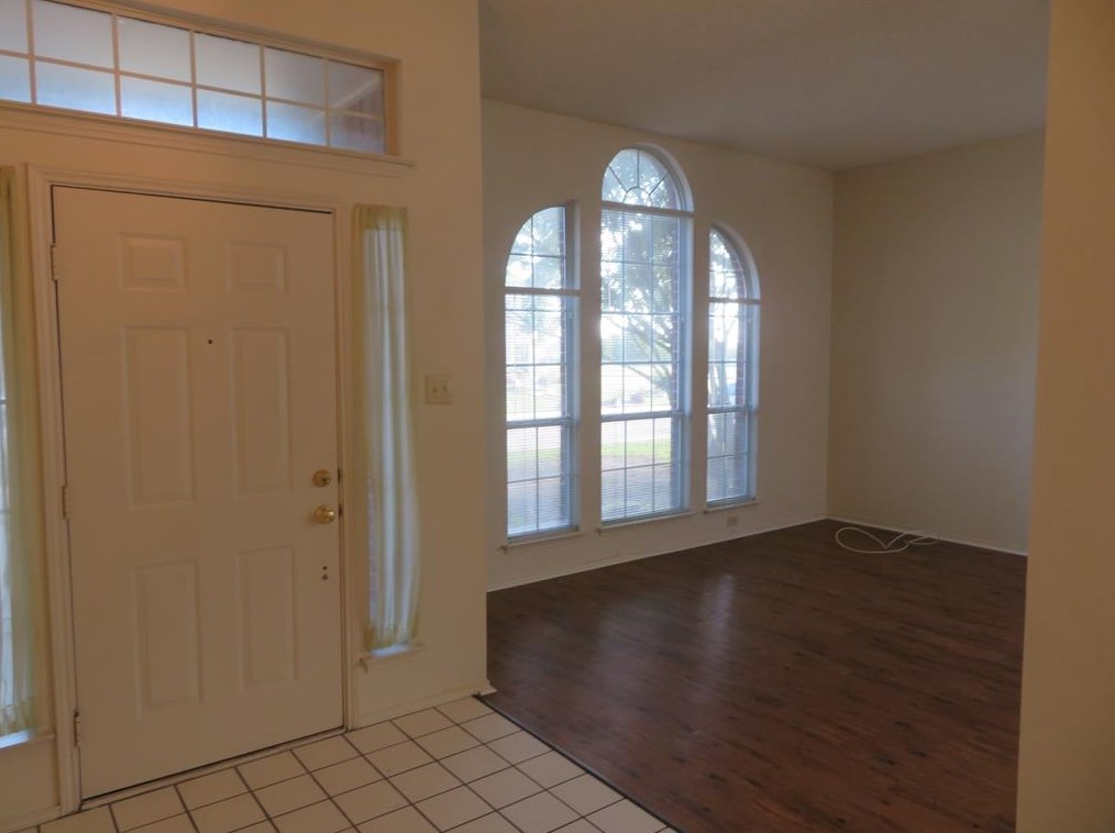 1104 Kensington Dr, Desoto, TX 75115