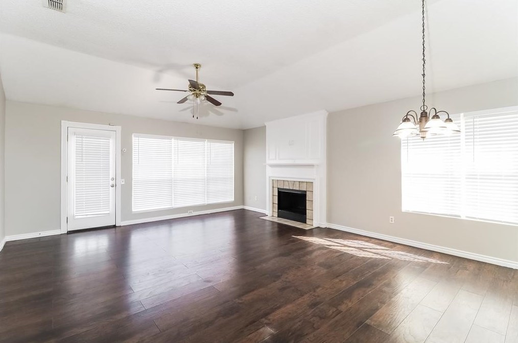 2604 Country Creek Ln, Fort Worth, TX 76123