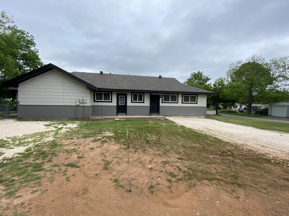 1101 W Lone Star Ave #b, Cleburne, TX 76033