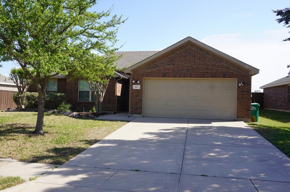 813 Meadowedge Ln, Denton, TX 76207