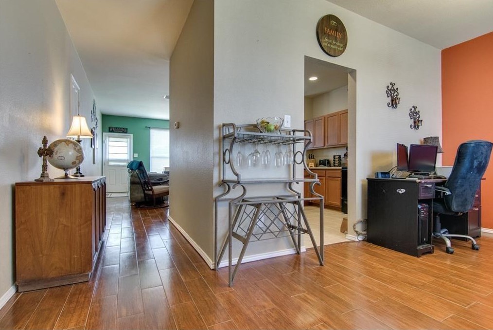 825 Sheryn Dr, Burleson, TX 76028