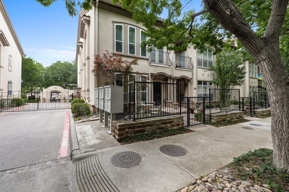 3817 Travis St, Dallas, TX 75204-1518