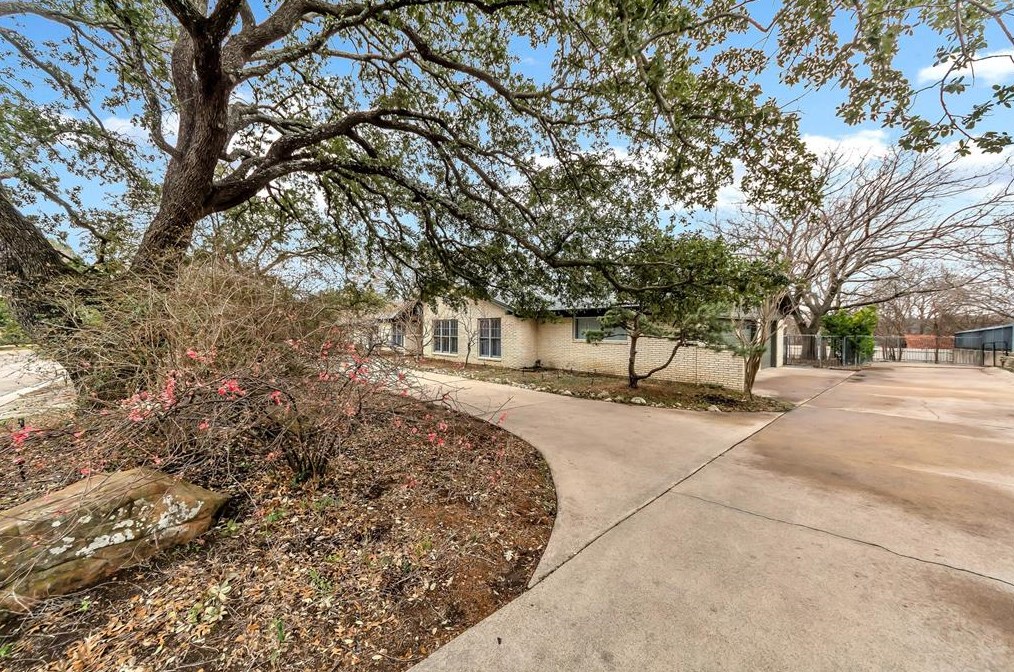 26 Bounty Rd E, Fort Worth, TX 76132