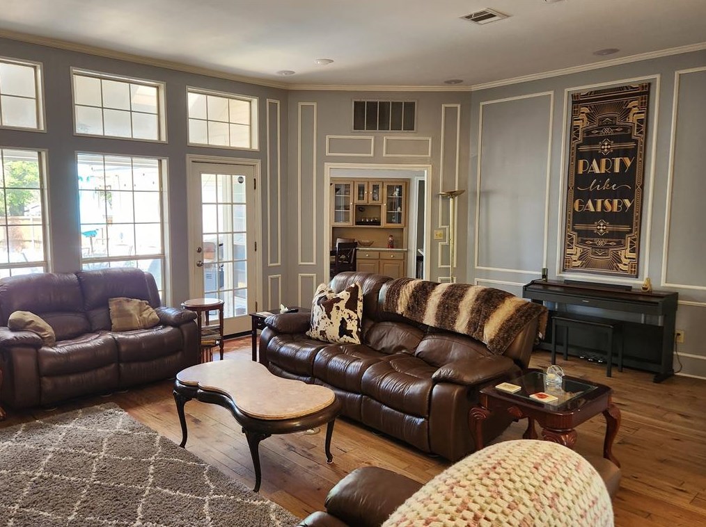 1403 Shannon Pl, Carrollton TX  75006-1514 exterior