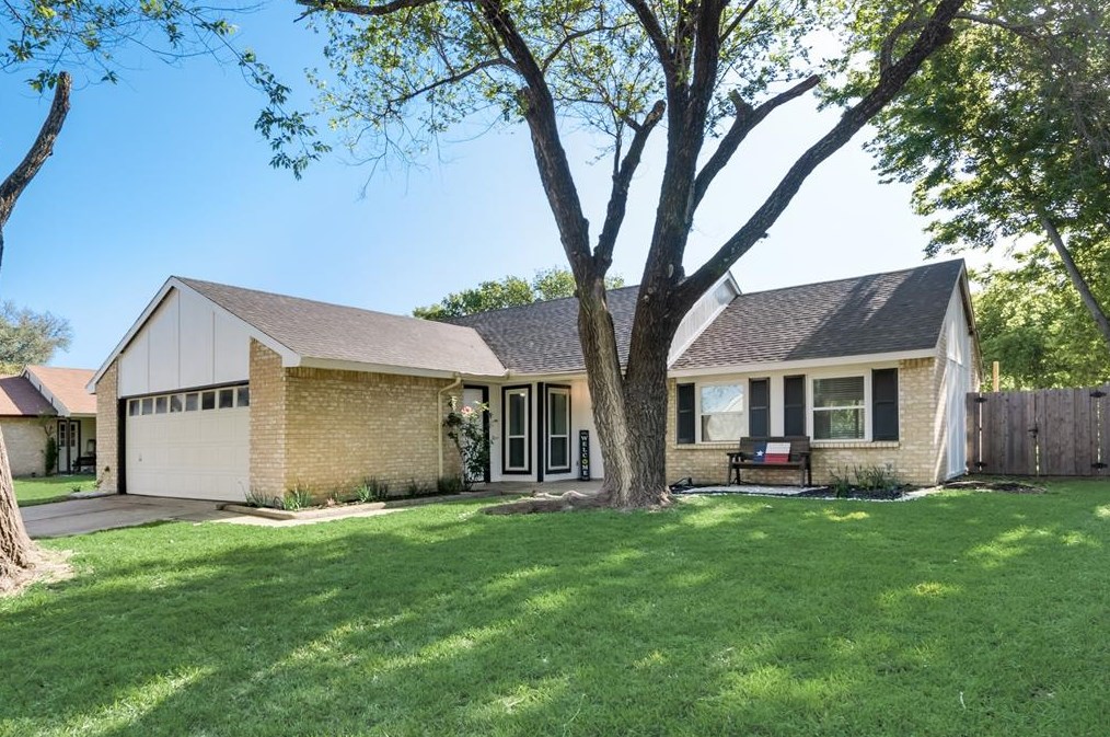 4825 Trailwood Dr, Grand Prairie, TX 75052