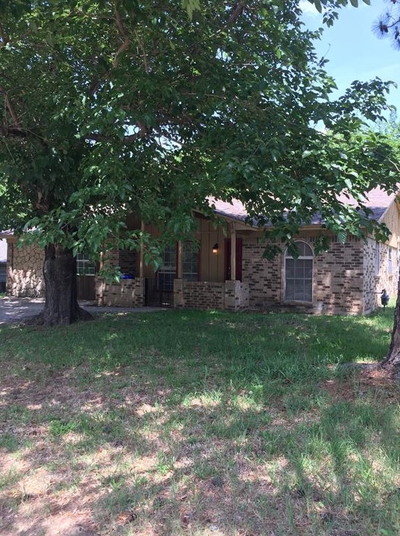 413 Glenhaven Dr, Azle, TX 76020