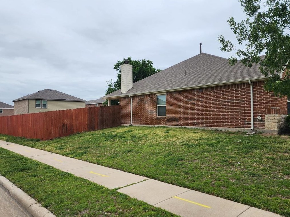 500 Paddle Dr, Crowley, TX 76036