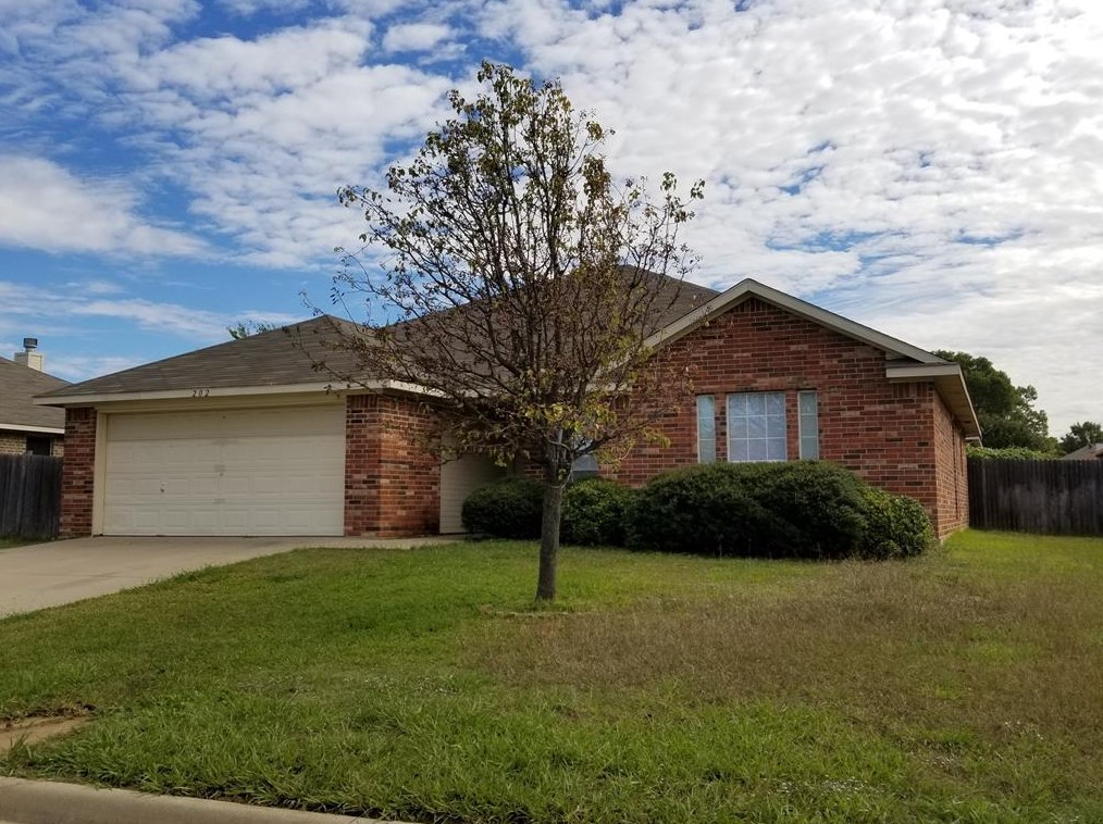 202 Seminole Trl, Alvarado, TX 76009