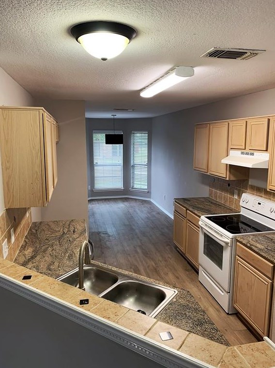 1502 Cedarcrest Cir, Mesquite TX  75149-5688 exterior