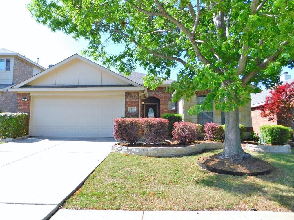 1712 Flamingo Dr, Oak Point, TX 75068