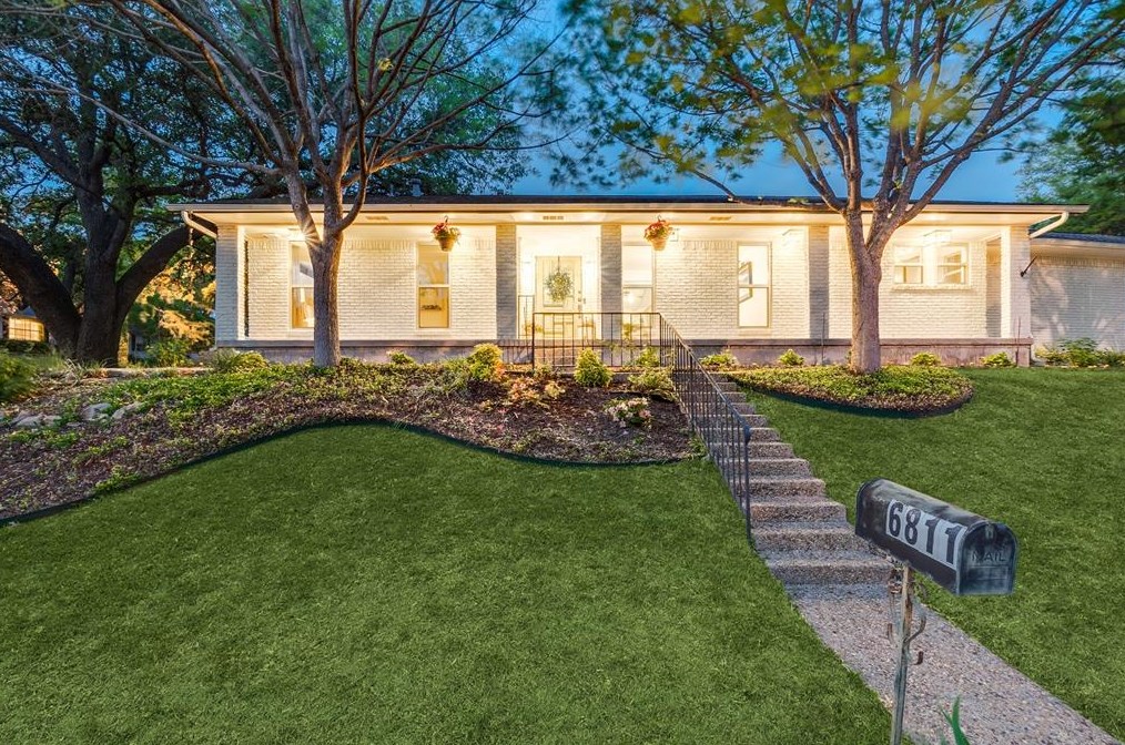 6811 Kenwhite Dr, Dallas, TX 75231-5611