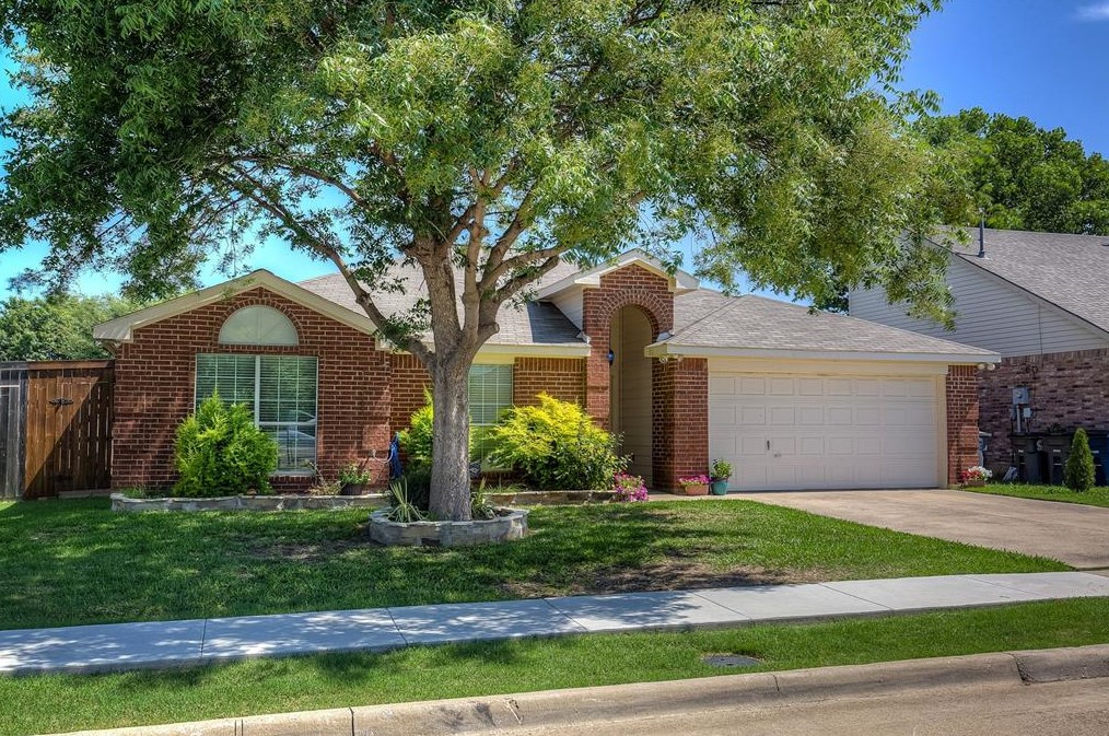1517 Lakeshore Dr, Oak Point, TX 75068