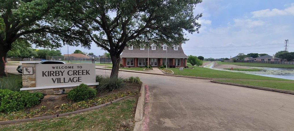 3035 Bosswood Ct, Grand Prairie TX  75052-7532 exterior