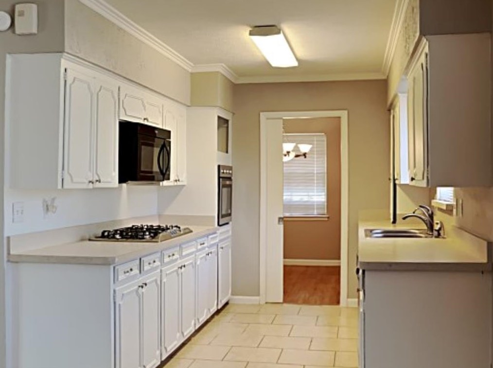 1818 Esquire Pl, Grand Prairie TX  75050-6314 exterior