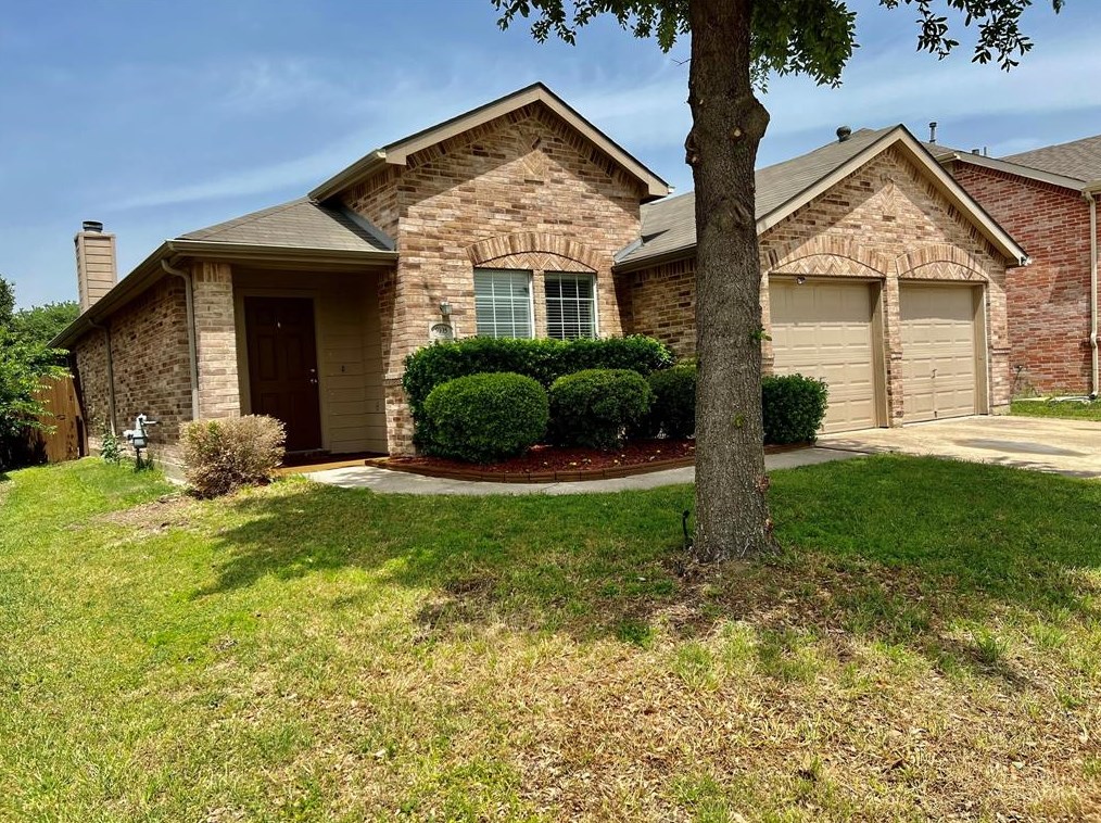 9105 Liberty Crossing Dr, Fort Worth, TX 76131