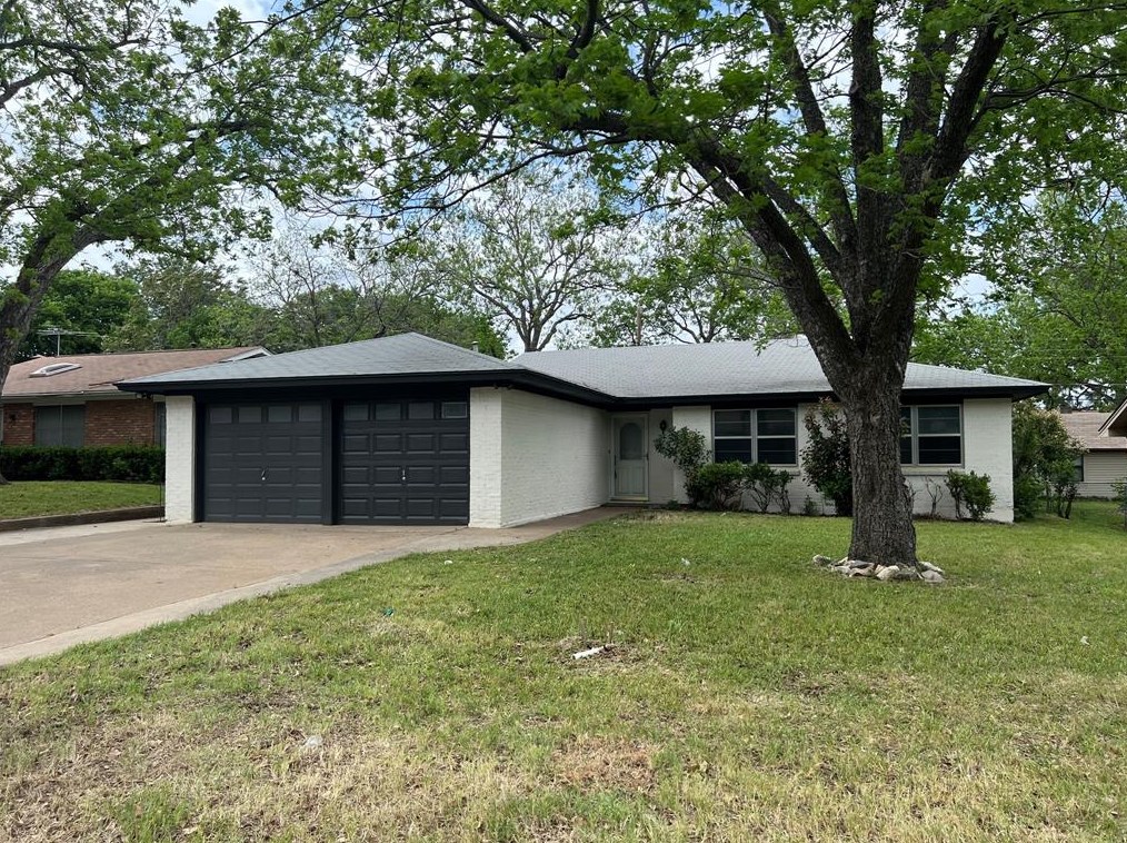 616 Oak Dr, Hurst, TX 76053