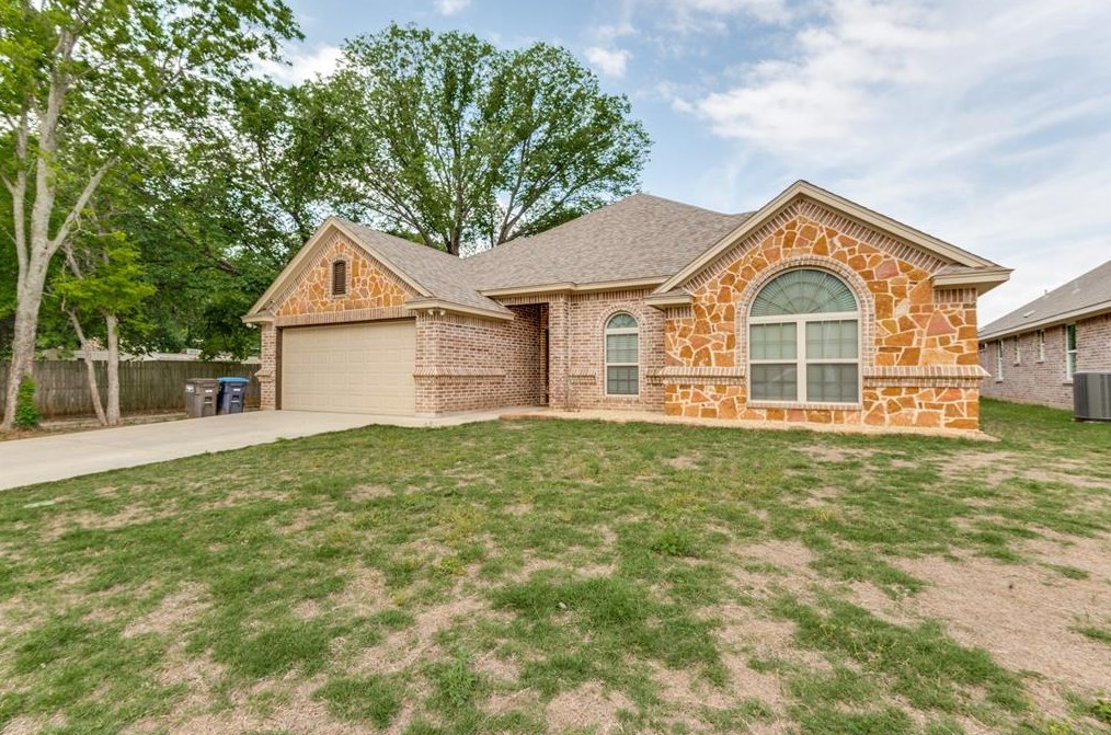 3117 Vine St, Euless, TX 76040
