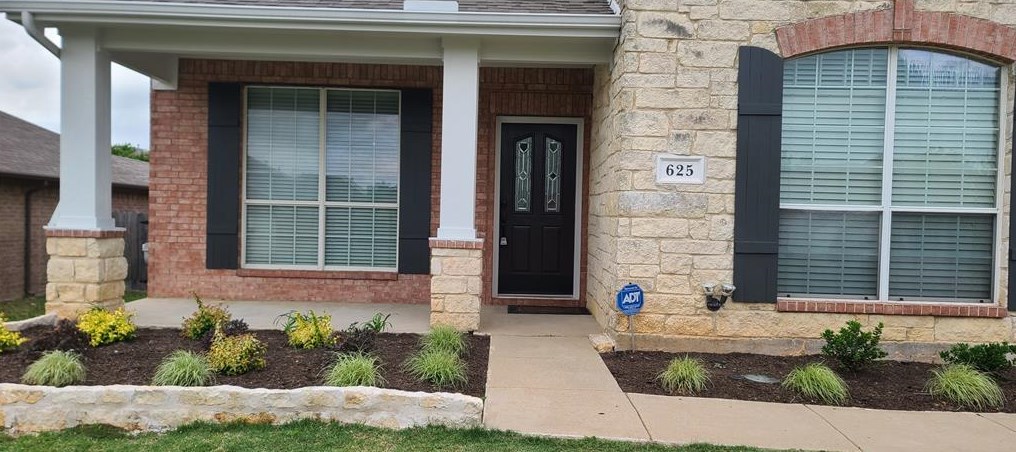 625 Manchester Dr, Midlothian, TX 76063
