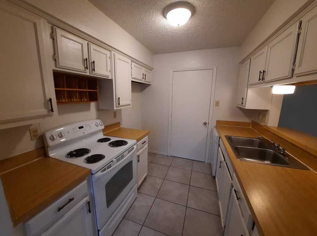 609 Gardenview Cir, Denton, TX 76207