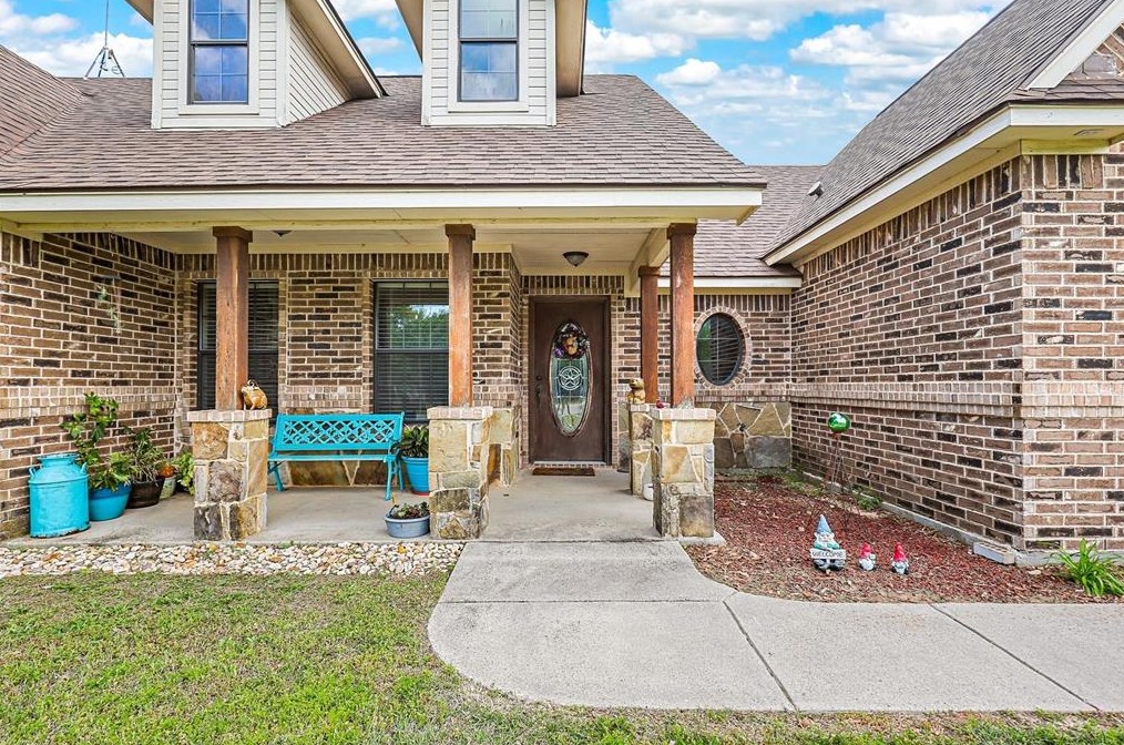 109 Plantation Oaks Ct, Springtown, TX 76082-5569