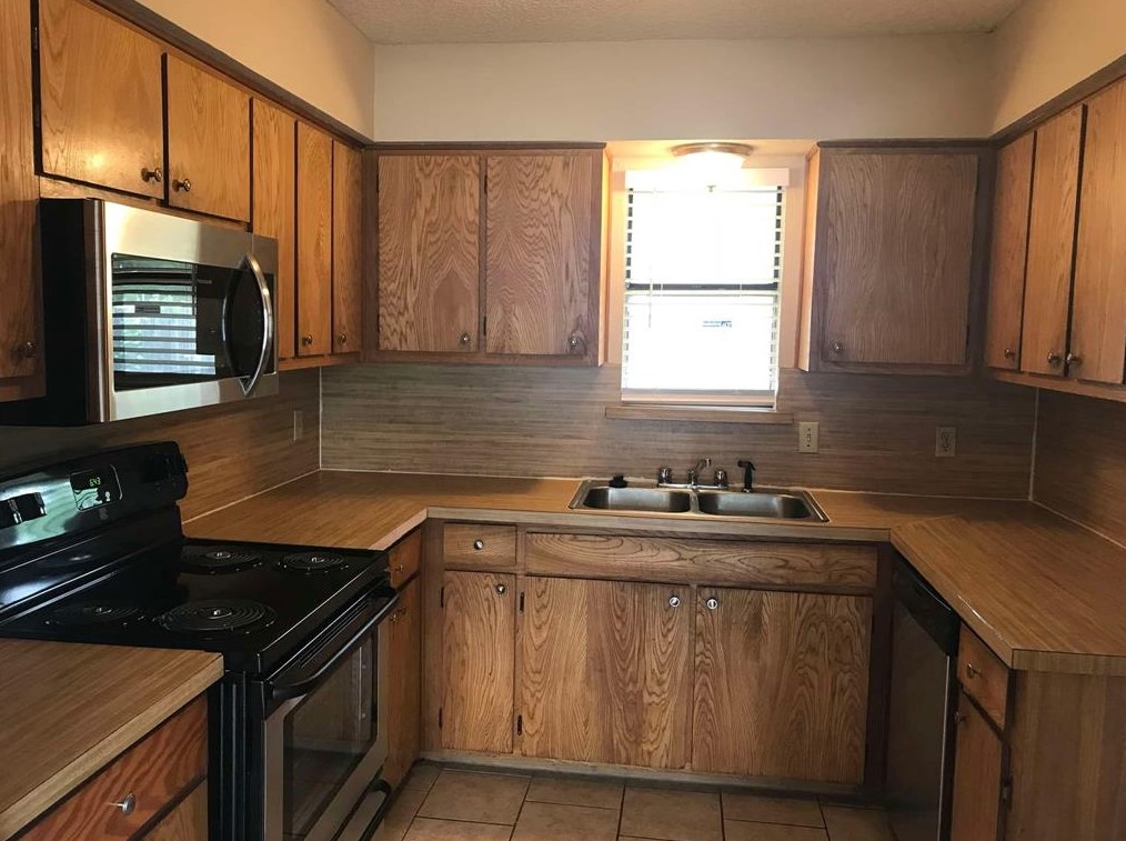 1131 Suburban St, Cedar Hill, TX 75104