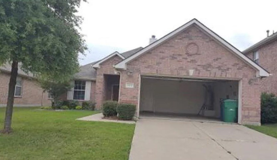 2121 Castle Creek Dr, Oak Point TX  75068-4852 exterior