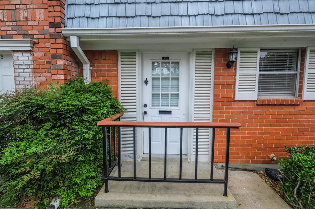 1093 Roaring Springs Rd, Fort Worth, TX 76114