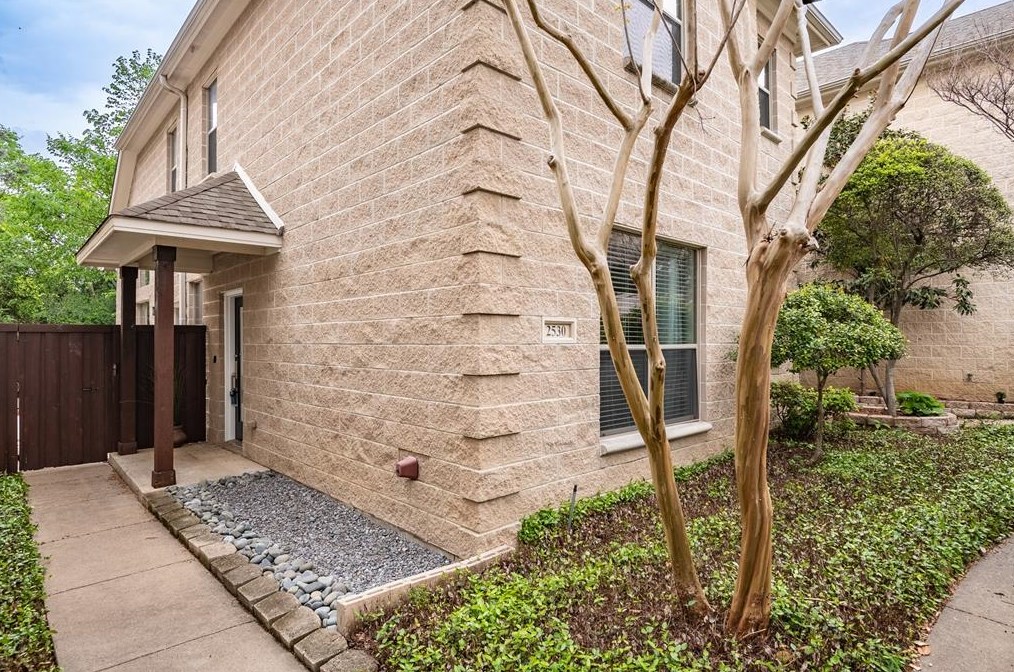 2530 Wedglea Dr, Dallas, TX 75211