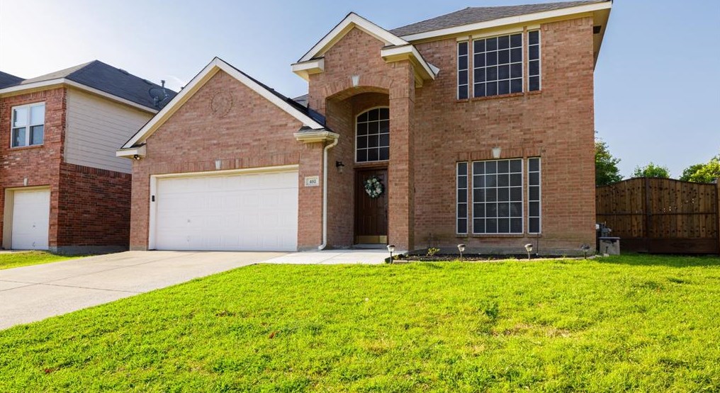 403 Mary Pat Dr, Grand Prairie, TX 75052-4817