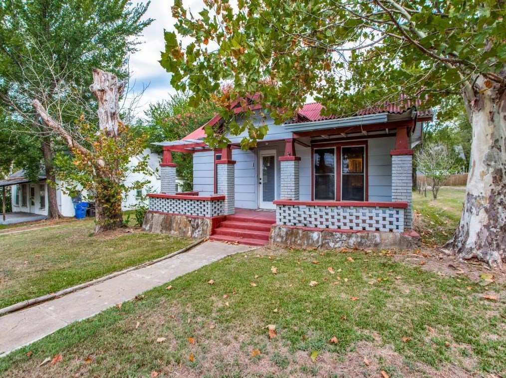 609 W Monterey St, Denison, TX 75021