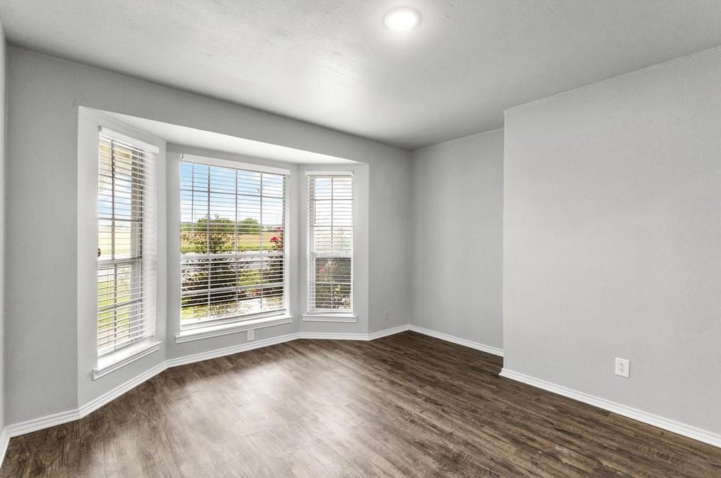 300 N Nolan River Rd, Cleburne, TX 76033