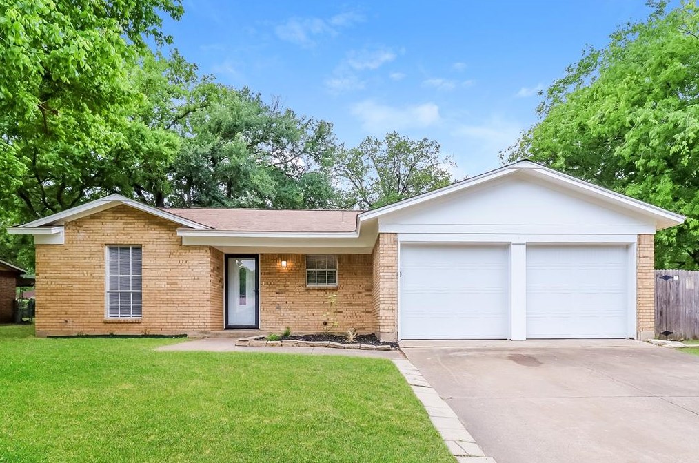 320 Glenhaven Dr, Azle, TX 76020