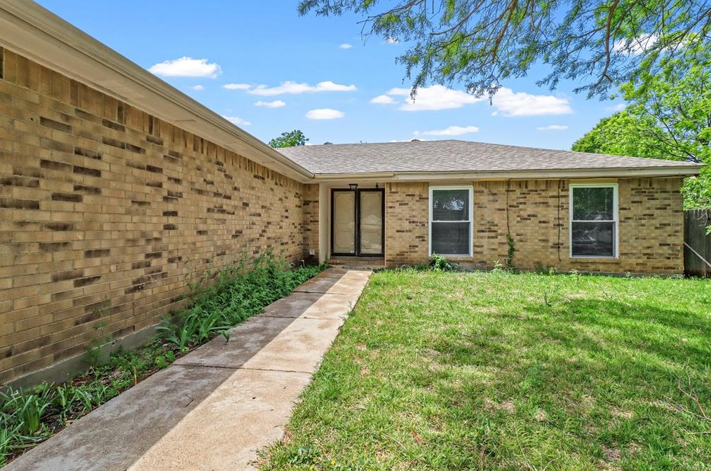 412 Suttonwood Dr, Fort Worth, TX 76108