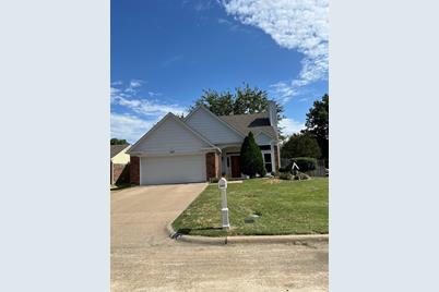 527  Lemon Drive, Arlington, TX 76018 - Photo 1