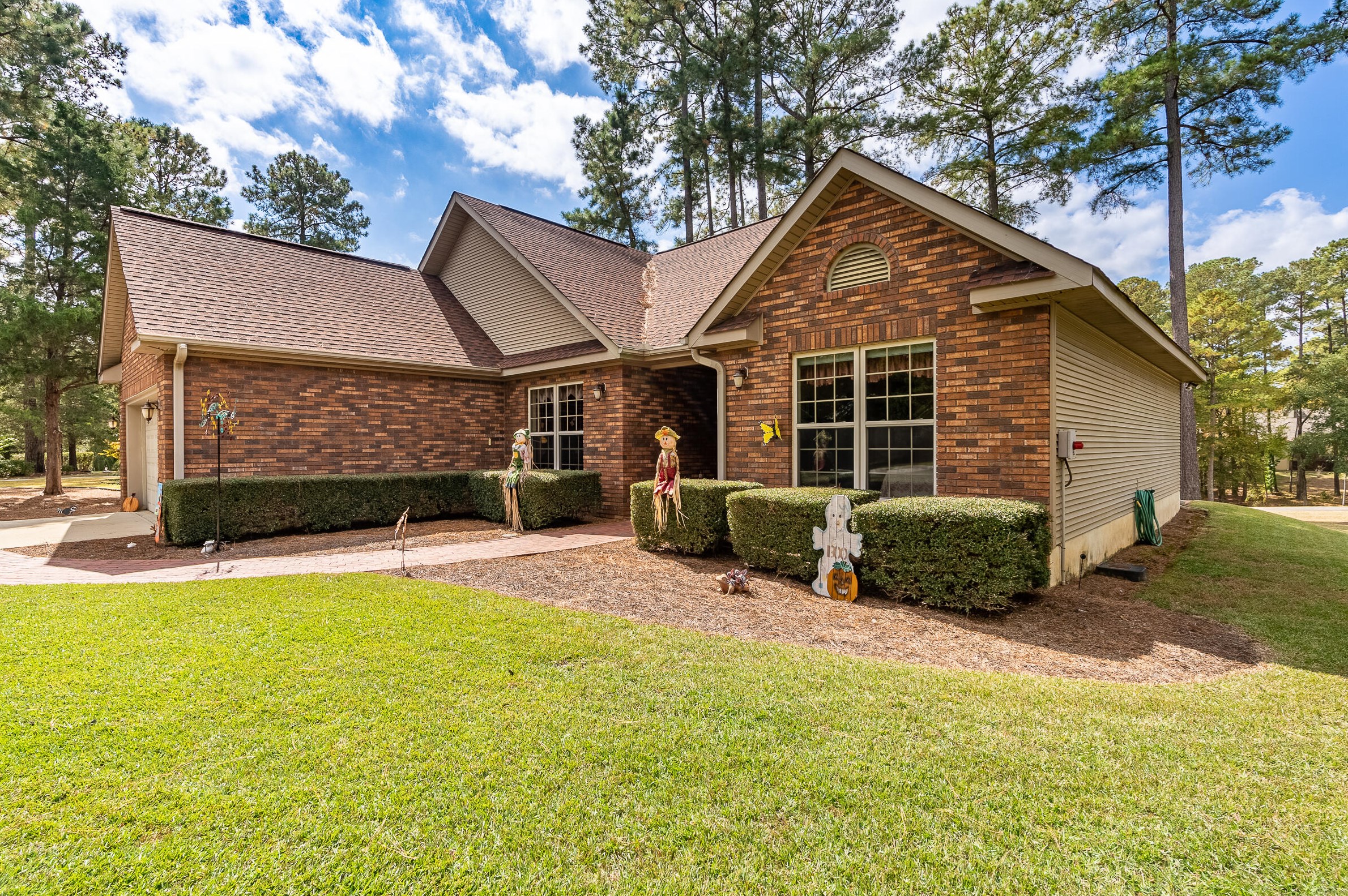 219 Little River Dr, Mc Cormick, SC 29835