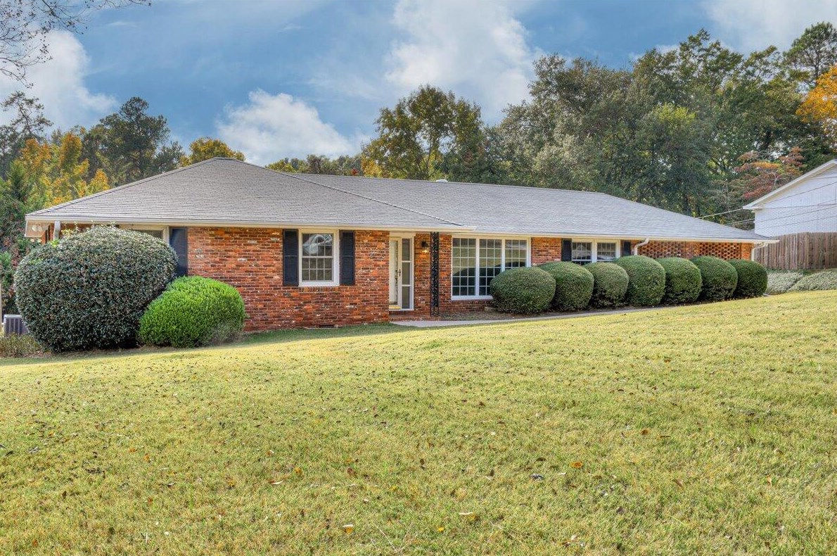 2406 Camelot Dr, Augusta, GA 30904-3327