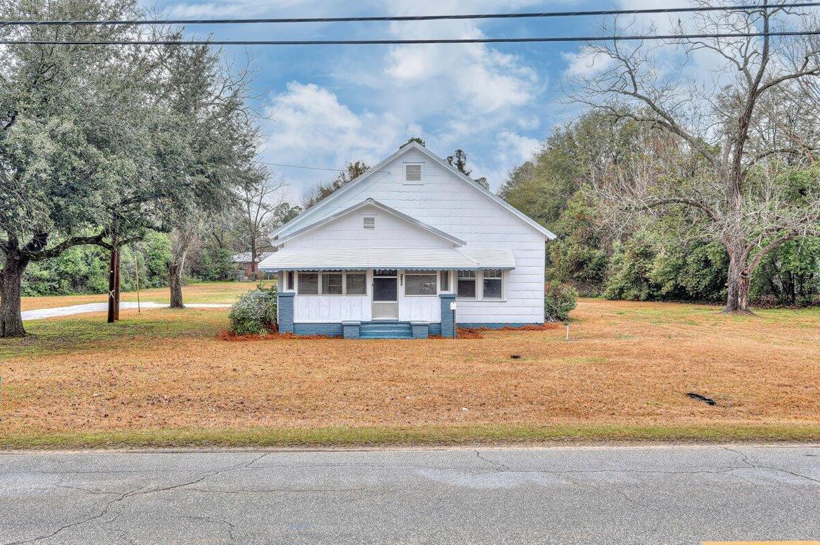 1105 Walnut St, Grange, GA 30434