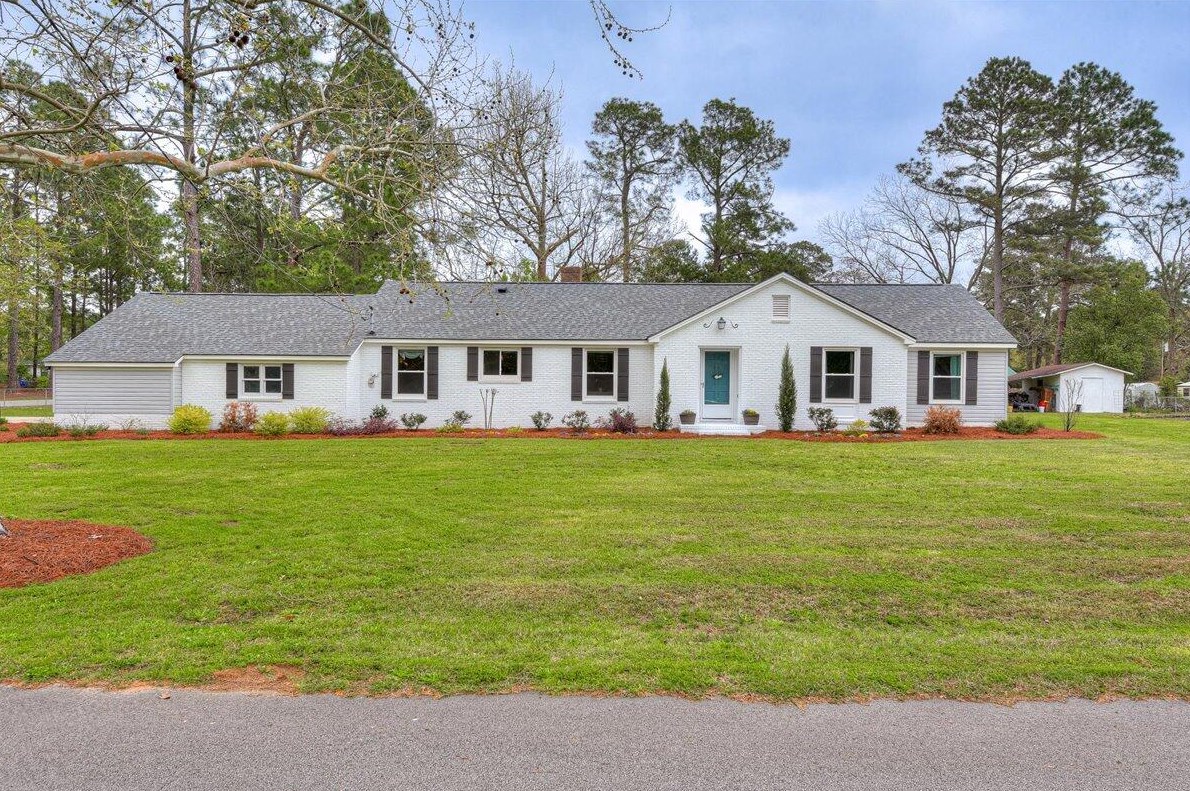 1234 Country Club Dr, Grange, GA 30434