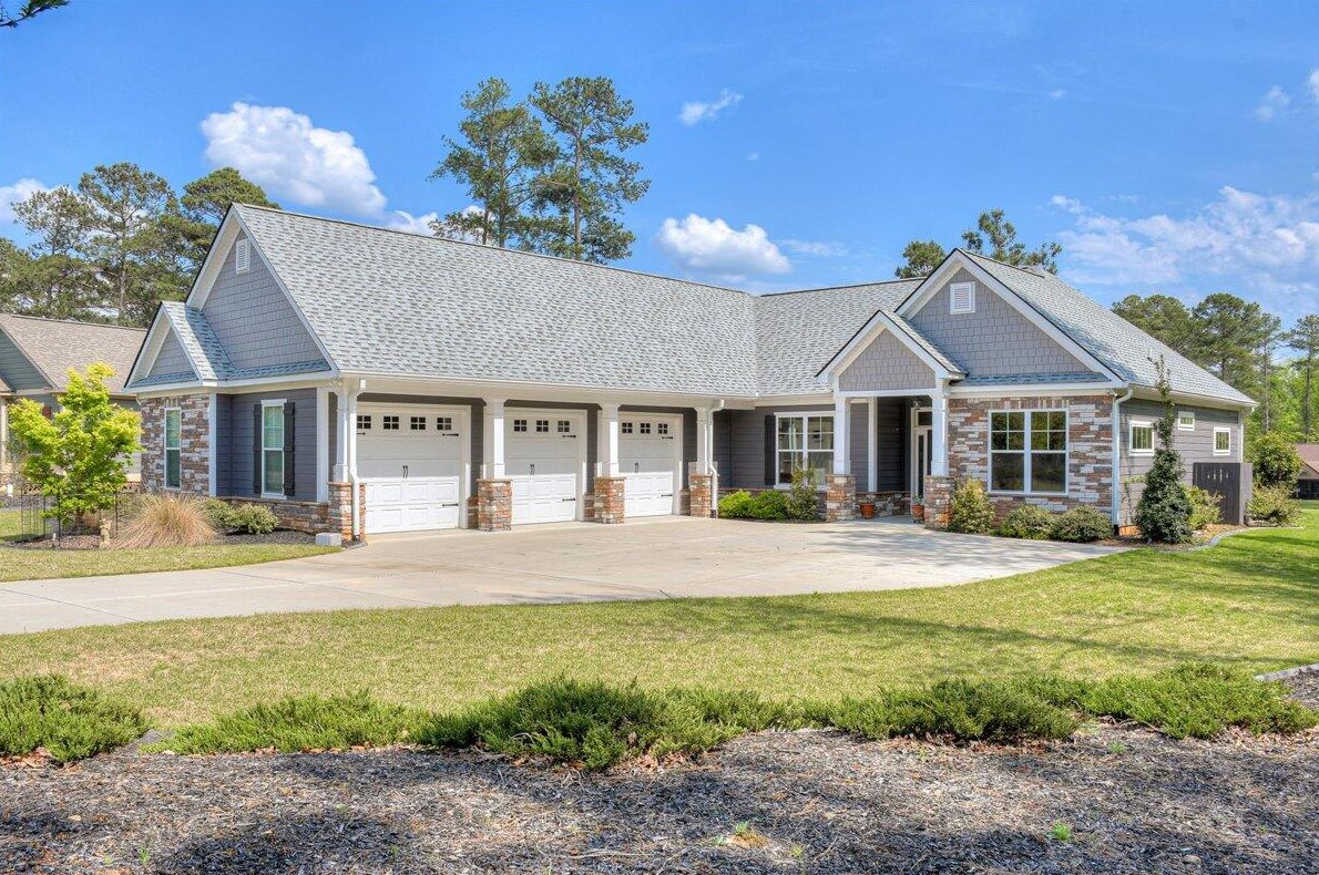 306 Hancock Cir, Mc Cormick, SC 29835