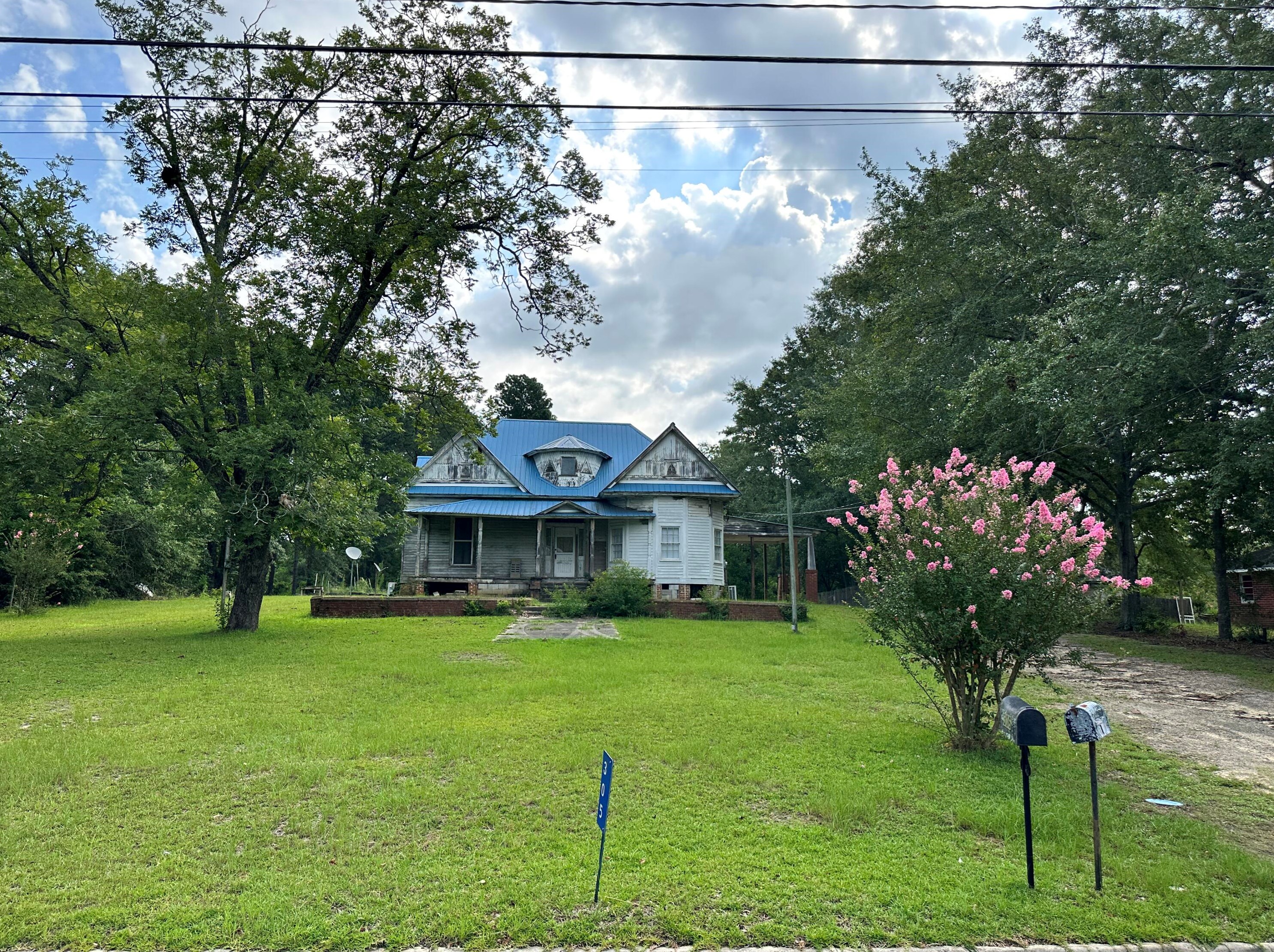 305 Center St, Wrens, GA 30833-1408