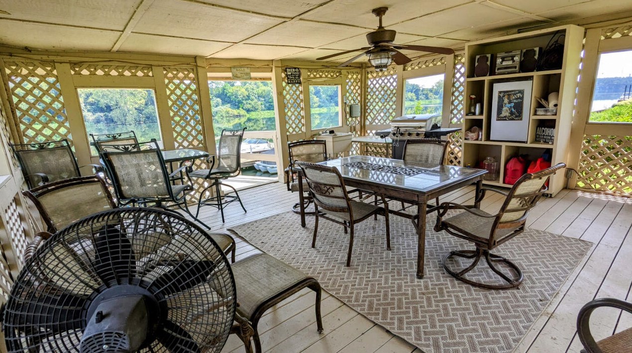 826 Riverfront Dr, Augusta GA 30901-1948 exterior